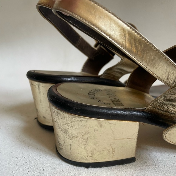 1970s gold leather sandal with chunky heel by Eva Sonnino for Bernardo - Picture 8 of 8